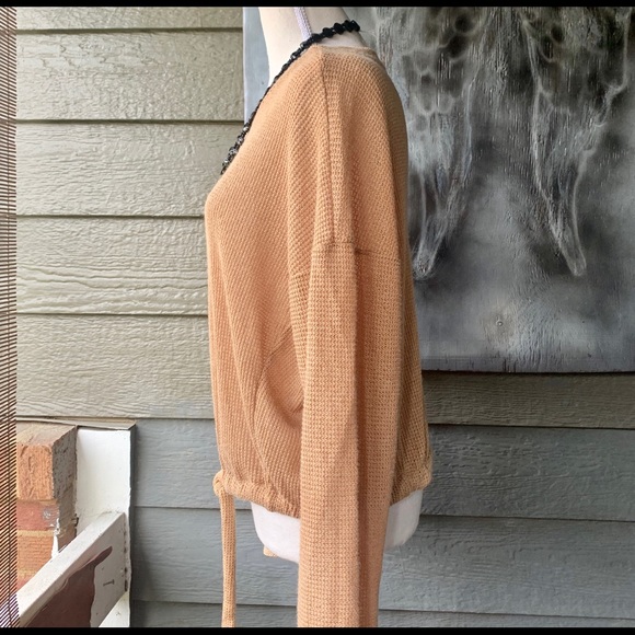 Lady’s Batwing Style Cropped Top w/Drawstring Tie - Picture 2 of 8